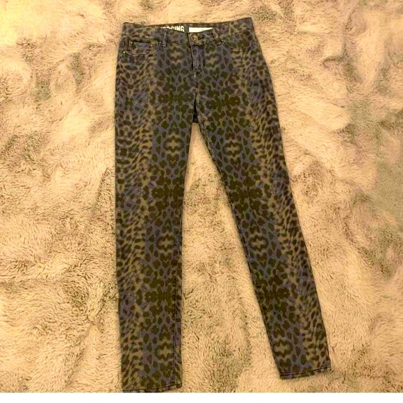 DKNY ANIMAL PRINT JEANS - Picture 8 of 8